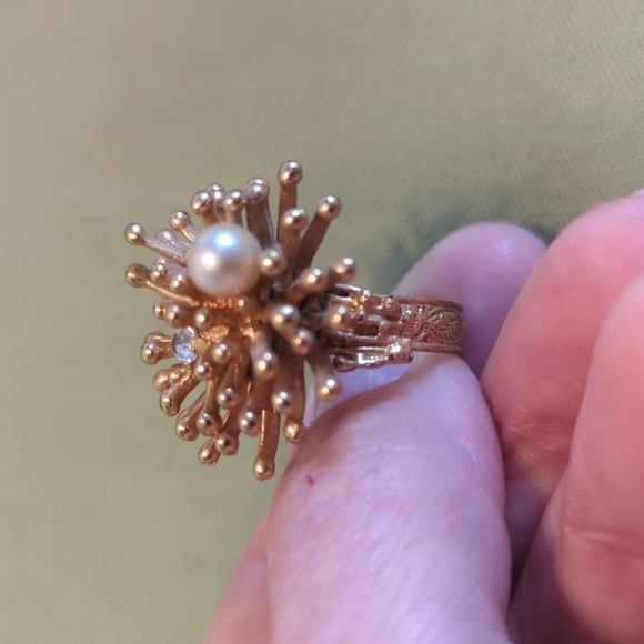 Vintage Starburst Cocktail Estate Ring with faux diamond and pearl - Picture 2 of 4